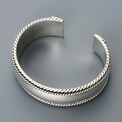 シルバーバングル