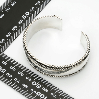 シルバーバングル