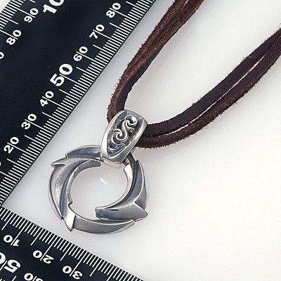 レザーネックレス