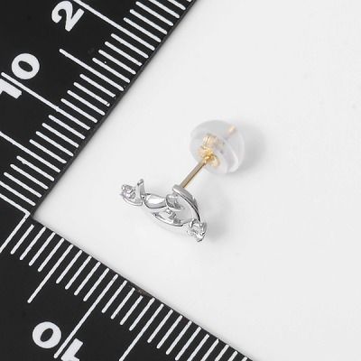 シルバースタッドピアス