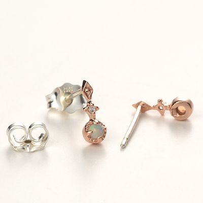 シルバースタッドピアス