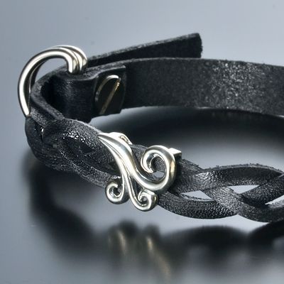 レザーブレスレット