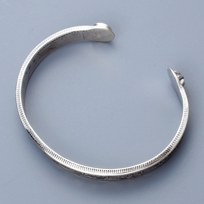 シルバーバングル