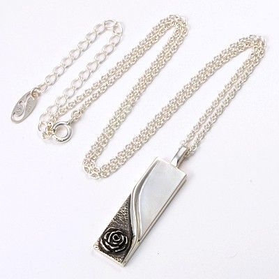 シルバーネックレス