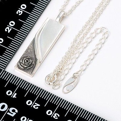 シルバーネックレス