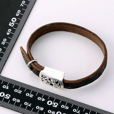 レザーブレスレット