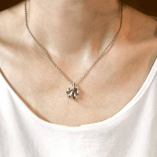 シルバーネックレス ハーティションペンダント