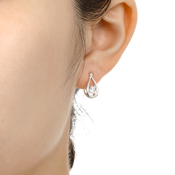 シルバースタッドピアス