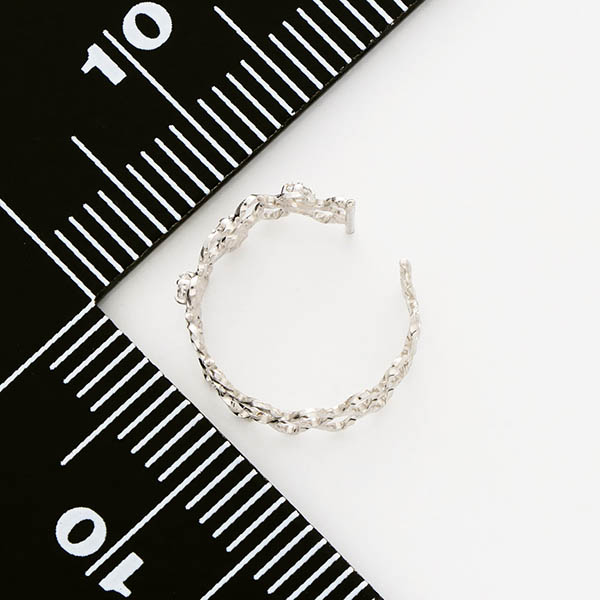 ホワイトゴールドイヤーカフ