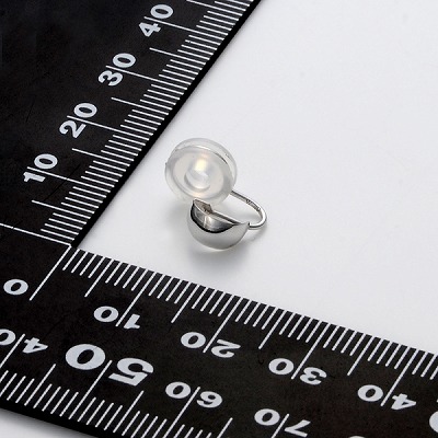 ホワイトゴールドイヤリング