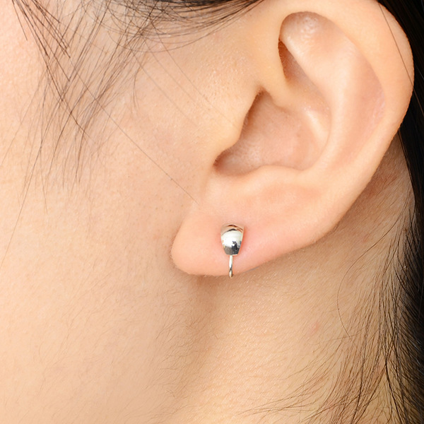 ホワイトゴールドイヤリング