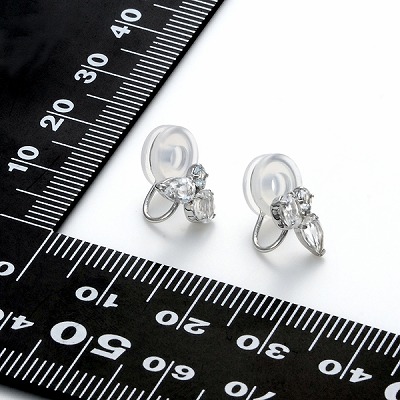 ホワイトゴールドイヤリング