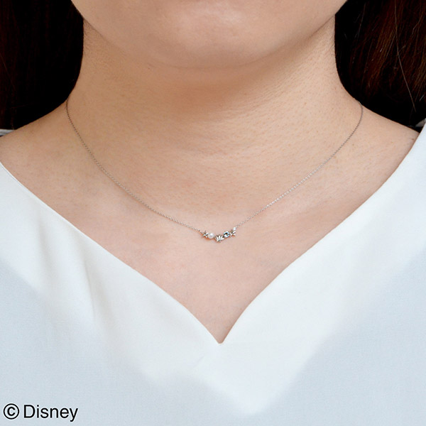 ホワイトゴールドネックレス