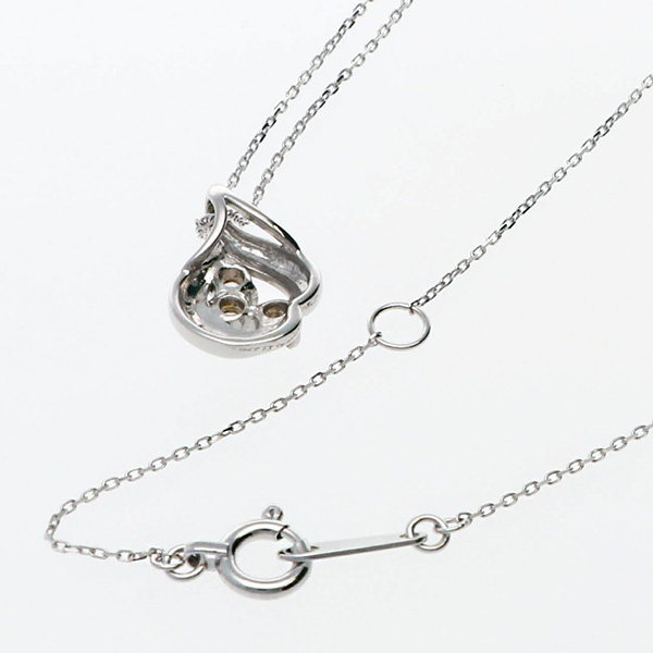 ホワイトゴールドネックレス
