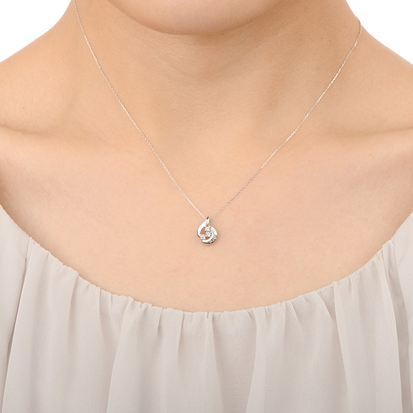 ホワイトゴールドネックレス