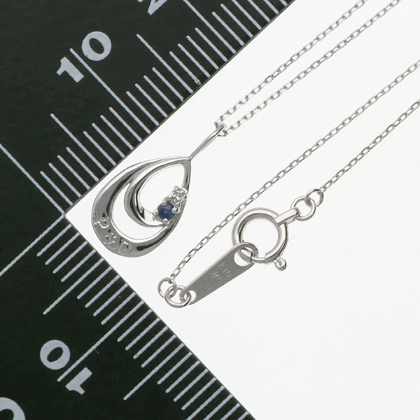 ホワイトゴールドネックレス