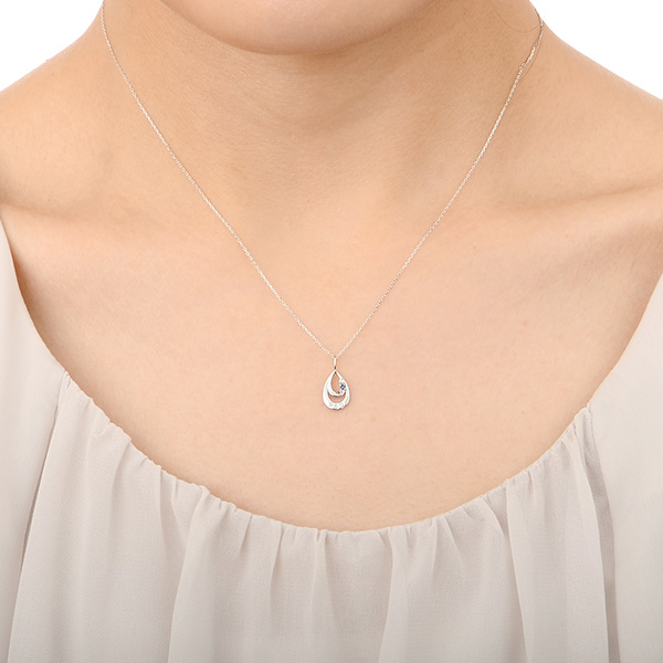 ホワイトゴールドネックレス