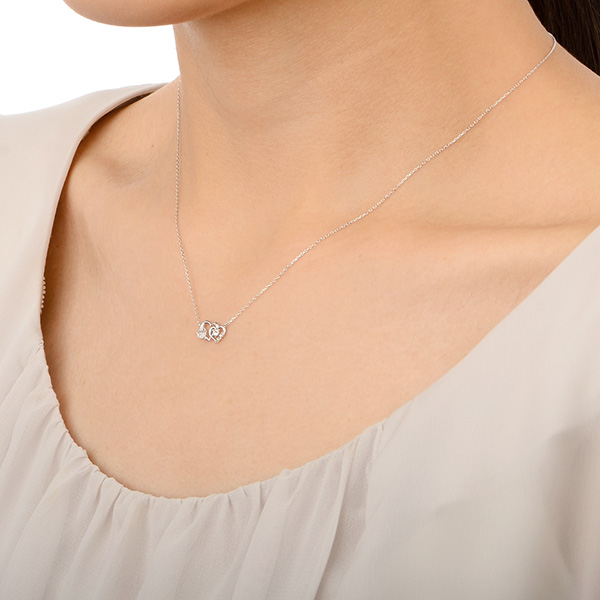 ホワイトゴールドネックレス