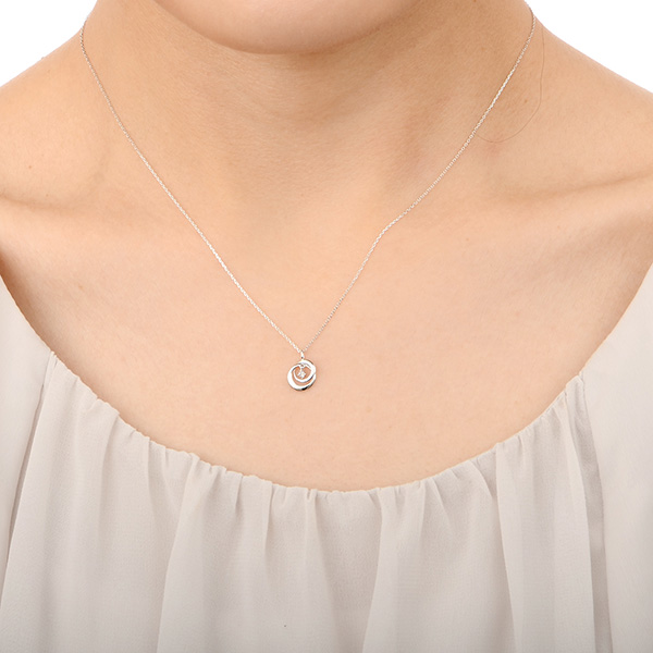 ホワイトゴールドネックレス