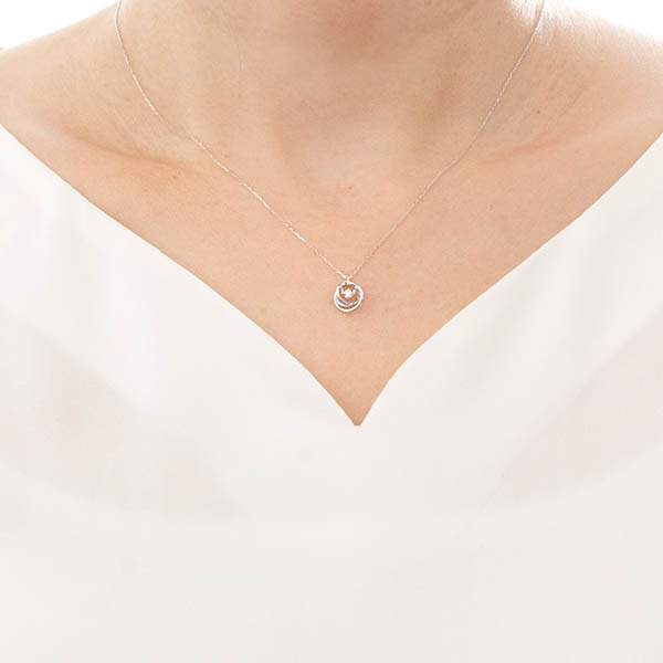 ホワイトゴールドネックレス