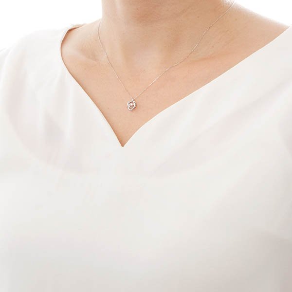 ホワイトゴールドネックレス