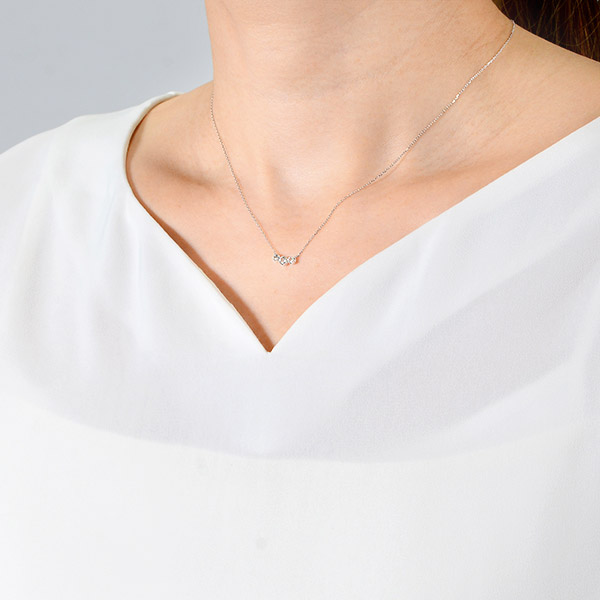 ホワイトゴールドネックレス