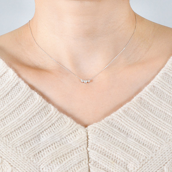 ホワイトゴールドネックレス