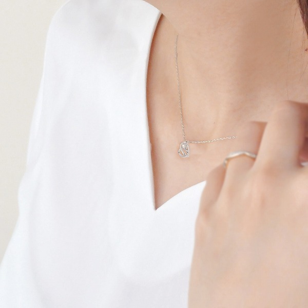 ホワイトゴールドネックレス