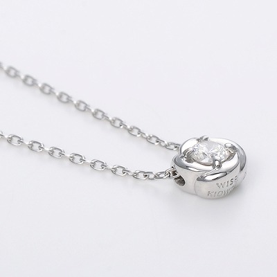 ホワイトゴールドネックレス