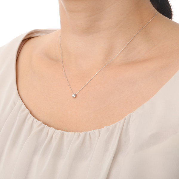 ホワイトゴールドネックレス