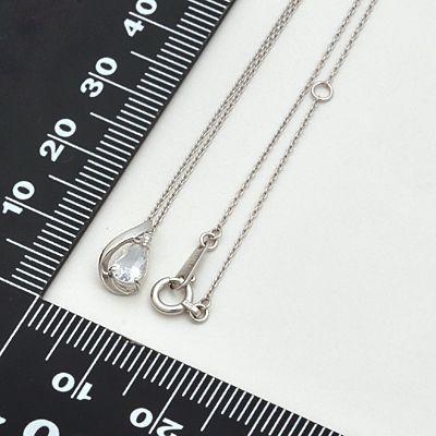 ホワイトゴールドネックレス