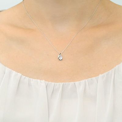 ホワイトゴールドネックレス