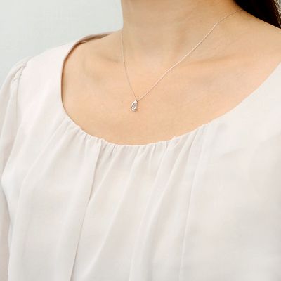 ホワイトゴールドネックレス