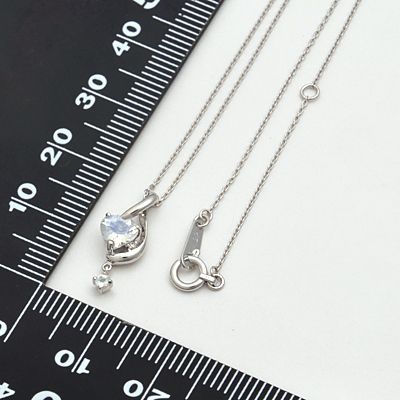 ホワイトゴールドネックレス