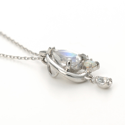 ホワイトゴールドネックレス