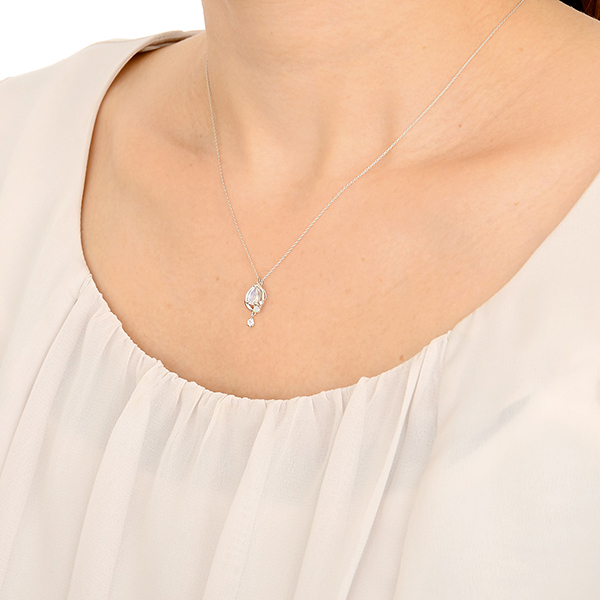 ホワイトゴールドネックレス