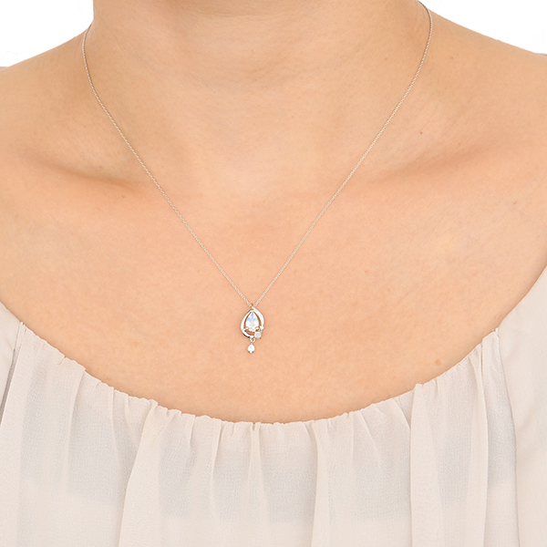 ホワイトゴールドネックレス