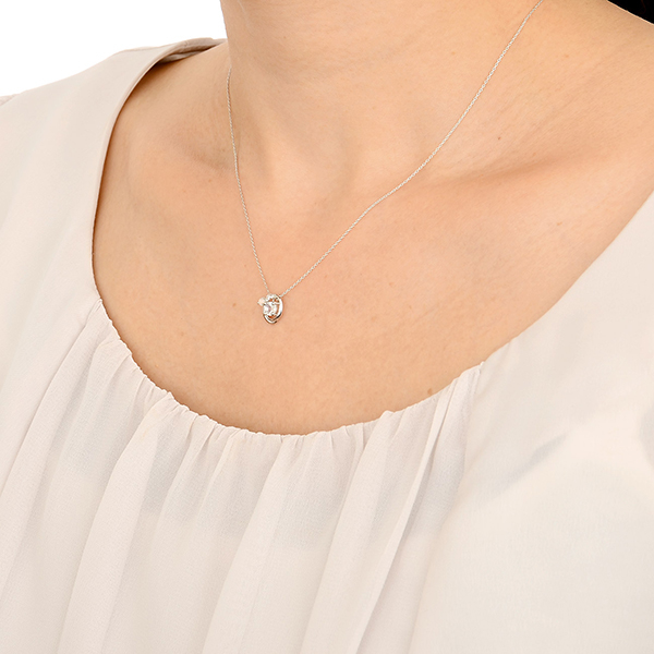 ホワイトゴールドネックレス