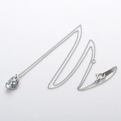 ホワイトゴールドネックレス