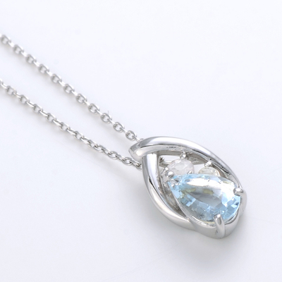 ホワイトゴールドネックレス