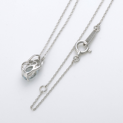 ホワイトゴールドネックレス