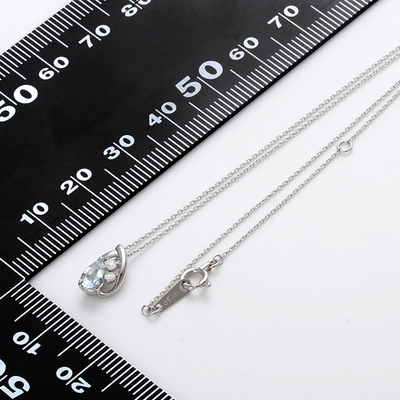 ホワイトゴールドネックレス