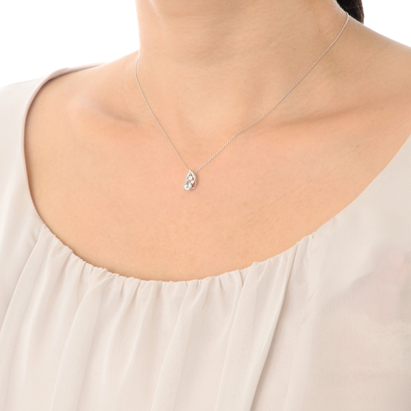 ホワイトゴールドネックレス