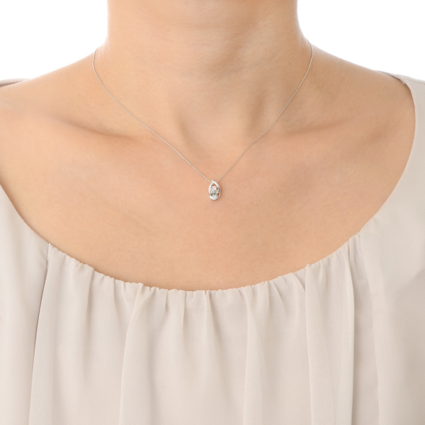 ホワイトゴールドネックレス