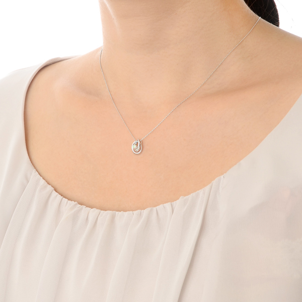 ホワイトゴールドネックレス