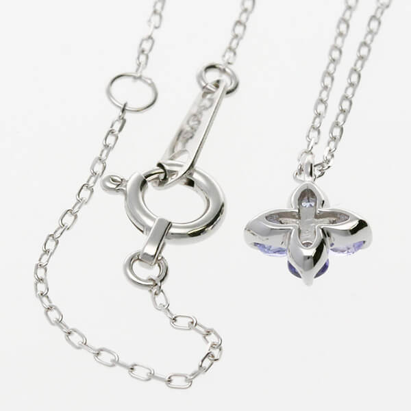 ホワイトゴールドネックレス