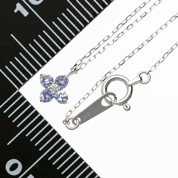 ホワイトゴールドネックレス