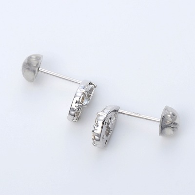 ホワイトゴールドピアス