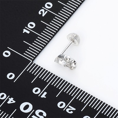 ホワイトゴールドピアス