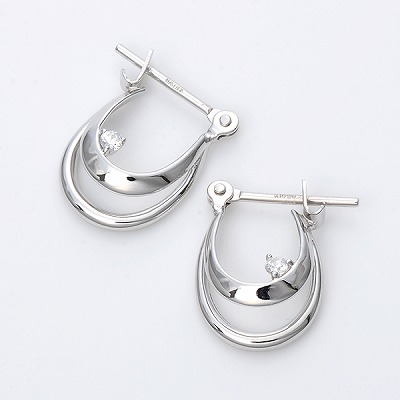 ホワイトゴールドピアス